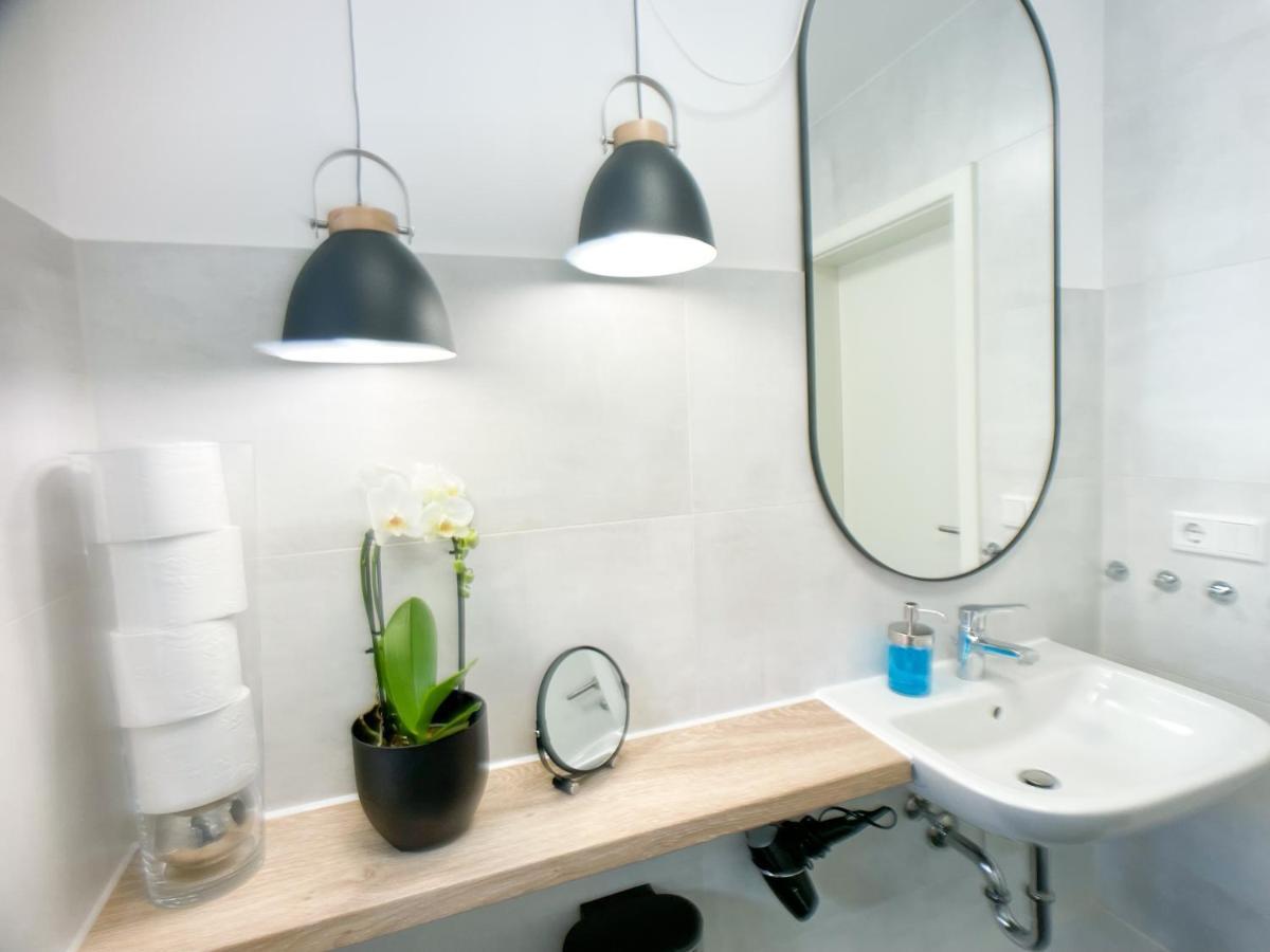 Apartment M-style 01 Mit Terrasse Und Gasgrill, 24h Self-check-in, Free Parking, Netflix Nuremberg